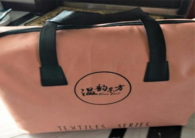 歡度中秋，喜迎國(guó)慶，鑫潤(rùn)豐發(fā)送福利羽絨被溫暖員工心